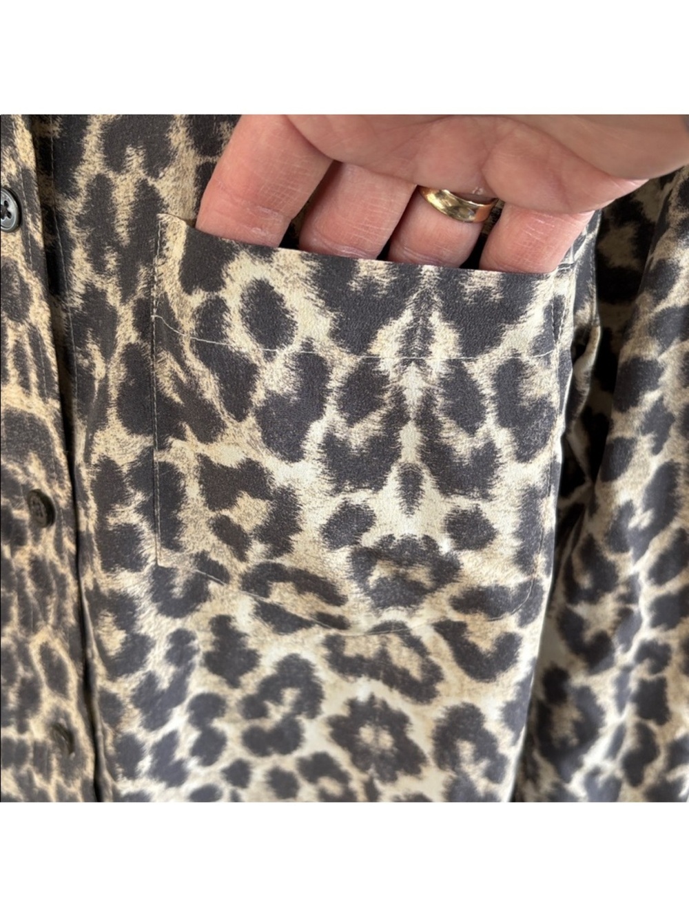 EUC Equipment Femme 100% Silk Button Front Animal Print Top Size Medium - Picture 6 of 11